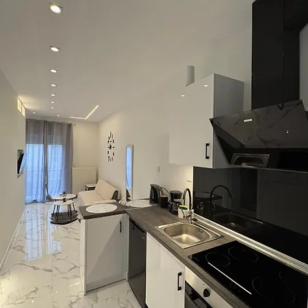 Κωνσταντίνος *