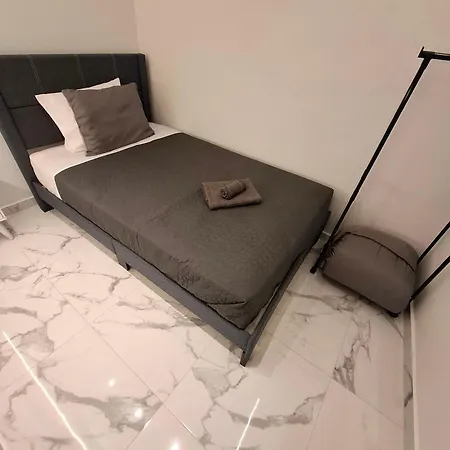 Κωνσταντίνος *